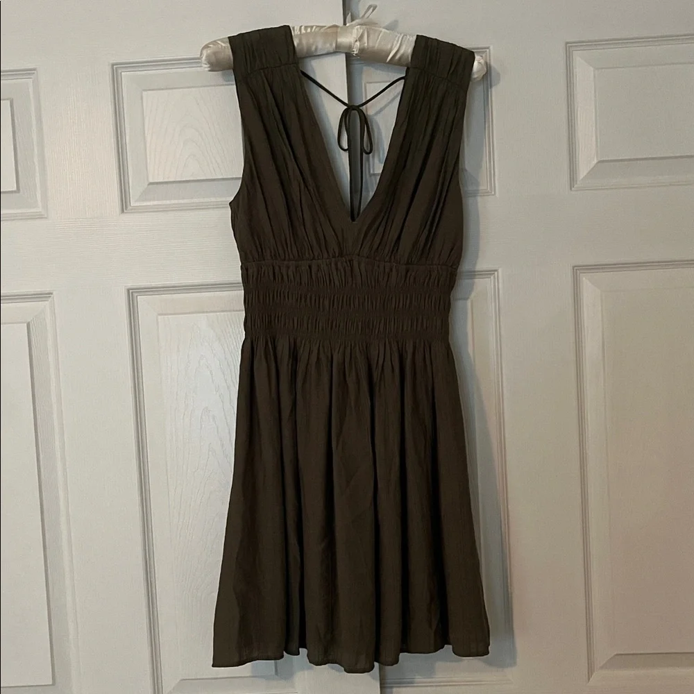 Abercrombie & Fitch Women's Smocked Plunge Crinkle Mini Dress - Small Tall - Picture 2 of 10